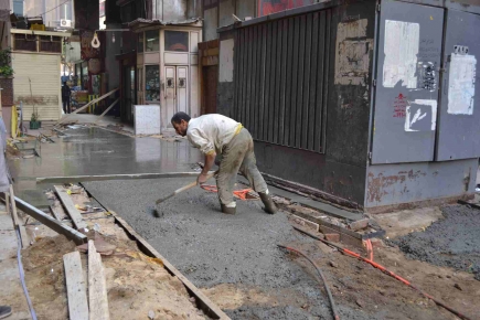 <a class="fancybox" rel="gallery-images" href="https://cuip.clustermappinginitiative.org/sites/default/files/styles/largest/public/5._dsc_0108.jpg?itok=5EIfuV77" title="Construction phase: Pouring concrete">Enlarge</a><br >Construction phase: Pouring concrete