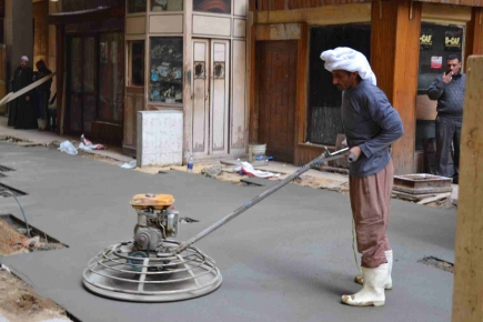 <a class="fancybox" rel="gallery-images" href="https://cuip.clustermappinginitiative.org/sites/default/files/styles/largest/public/7._dsc_0194.jpg?itok=o9J8OH-E" title="Construction phase: Pouring concrete">Enlarge</a><br >Construction phase: Pouring concrete