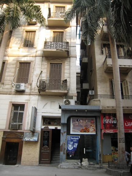 <a class="fancybox" rel="gallery-" href="https://cuip.clustermappinginitiative.org/sites/default/files/styles/largest/public/a5_3.jpg?itok=g-g9cKd5" title="مدخل أخر للممر هو من خلال مقهي أسمه فيس بوك.">تكبير</a><br >٢٠١٥، أكتوبر ١٨، ٠٣:١٠مساءاً<br>مدخل أخر للممر هو من خلال مقهي أسمه فيس بوك.