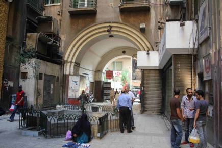 <a class="fancybox" rel="gallery-" href="https://cuip.clustermappinginitiative.org/sites/default/files/styles/largest/public/c2_001.jpg?itok=RhUDlpr6" title="Entrance of passage overlooking Kasr El Nil Street">Enlarge</a><br >2012, Nov 06, 02:11pm<br>Entrance of passage overlooking Kasr El Nil Street