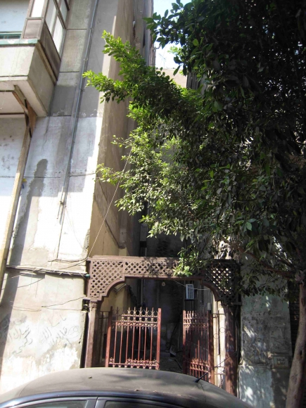 <a class="fancybox" rel="gallery-" href="https://cuip.clustermappinginitiative.org/sites/default/files/styles/largest/public/d24_01.jpg?itok=en3sNiA5" title="مكتبة الصفا في داخل الممر">تكبير</a><br >٢٠١٥، أكتوبر ١٨، ٠٤:١٠مساءاً<br>مكتبة الصفا في داخل الممر