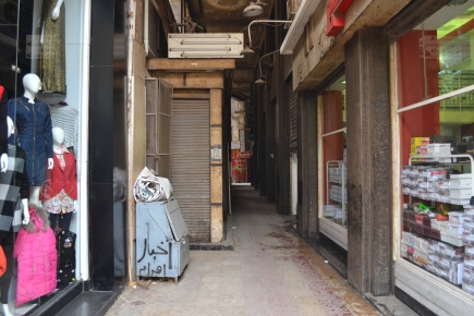 <a class="fancybox" rel="gallery-" href="https://cuip.clustermappinginitiative.org/sites/default/files/styles/largest/public/dsc_0449.jpg?itok=lcr0Uzds" title="Passageway entrance from Qasr Al-Nil St.">Enlarge</a><br >2015, Nov 15, 11:11am<br>Passageway entrance from Qasr Al-Nil St.