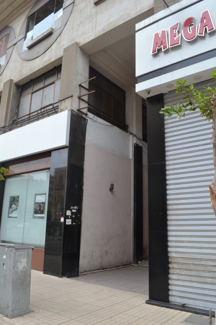 <a class="fancybox" rel="gallery-" href="https://cuip.clustermappinginitiative.org/sites/default/files/styles/largest/public/g2_1_0.jpg?itok=RM5BTZ15" title="المدخل الشمالي للممر من شارع قصر النيل.">تكبير</a><br >٢٠١٥، نوفمبر ١٥، ١١:١١صباحاً<br>المدخل الشمالي للممر من شارع قصر النيل.